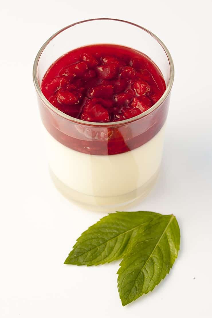 Rezept für Panna Cotta mit Erdbeersauce