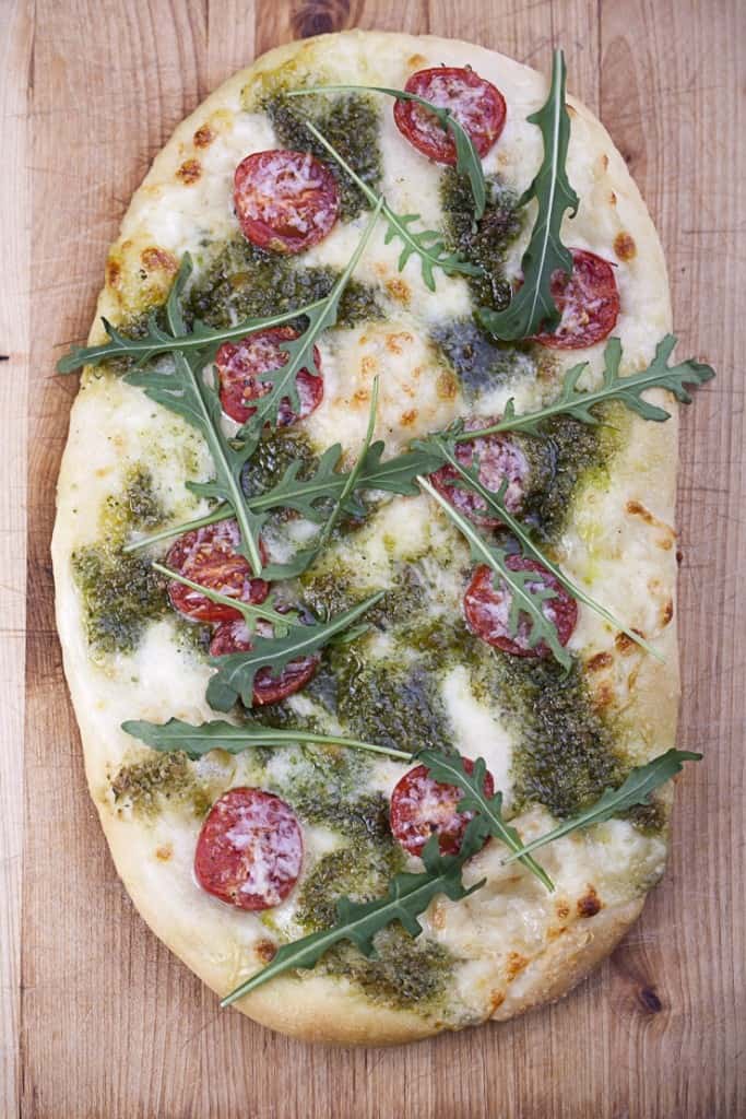 Pizza mit Rucola-Pesto - Mediterran Kochen